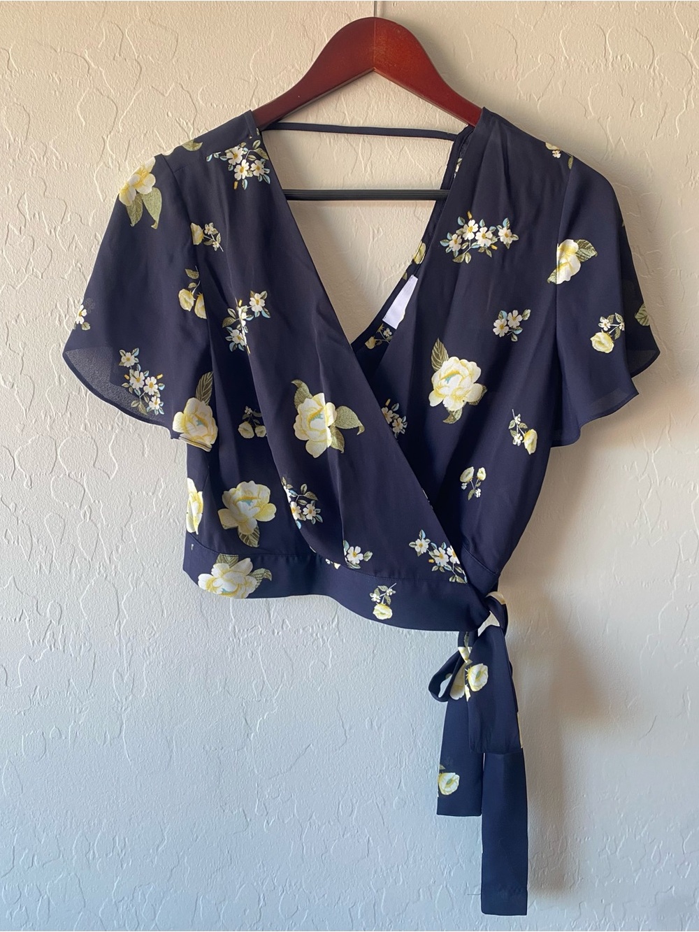 J.O.A. Just One Answer Floral Wrap Top Size S Navy Blue Short Sleeve